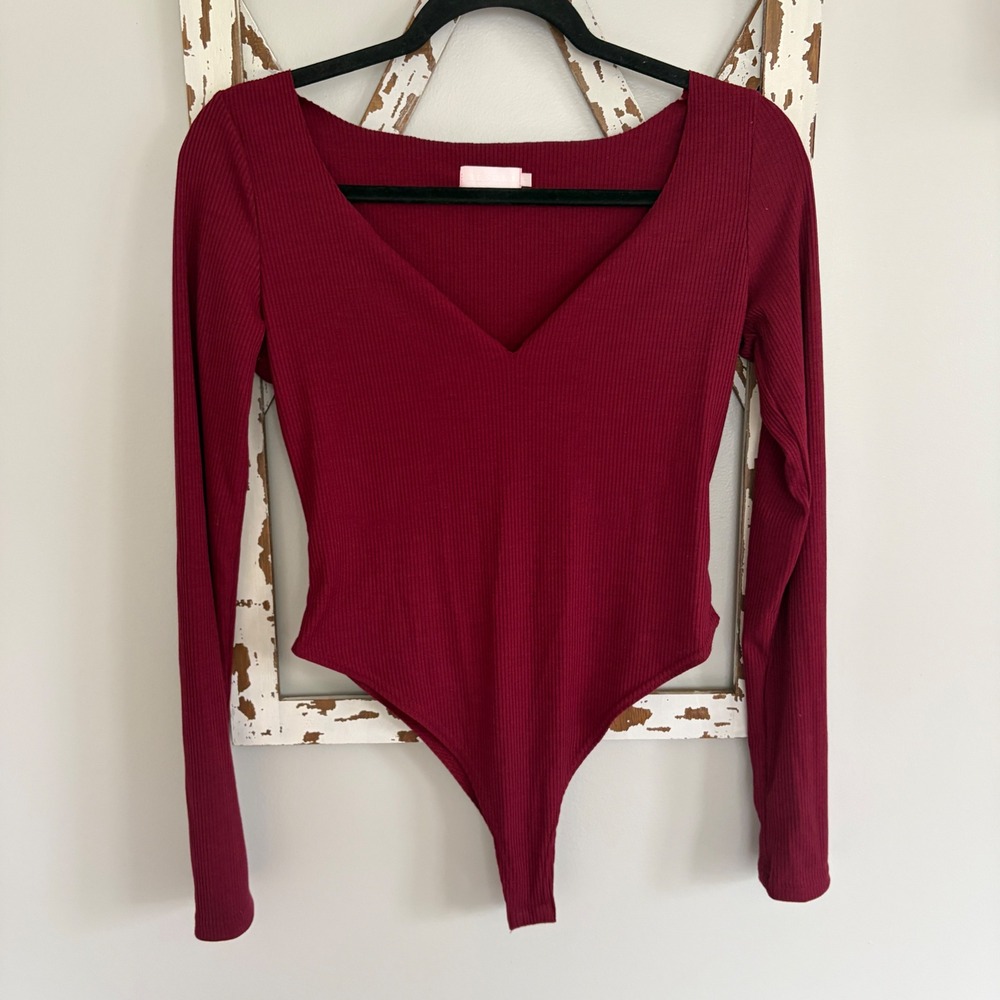 Meshki Ribbed Notched Neck Thong Bodysuit S Red Wine Long Sleeve Raw Edge Top‎